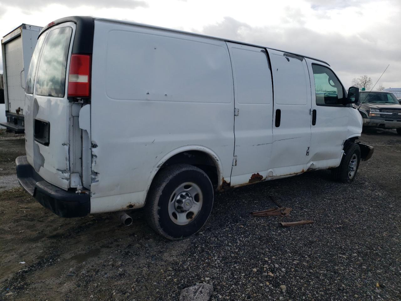 2010 Chevrolet Express - Image 3