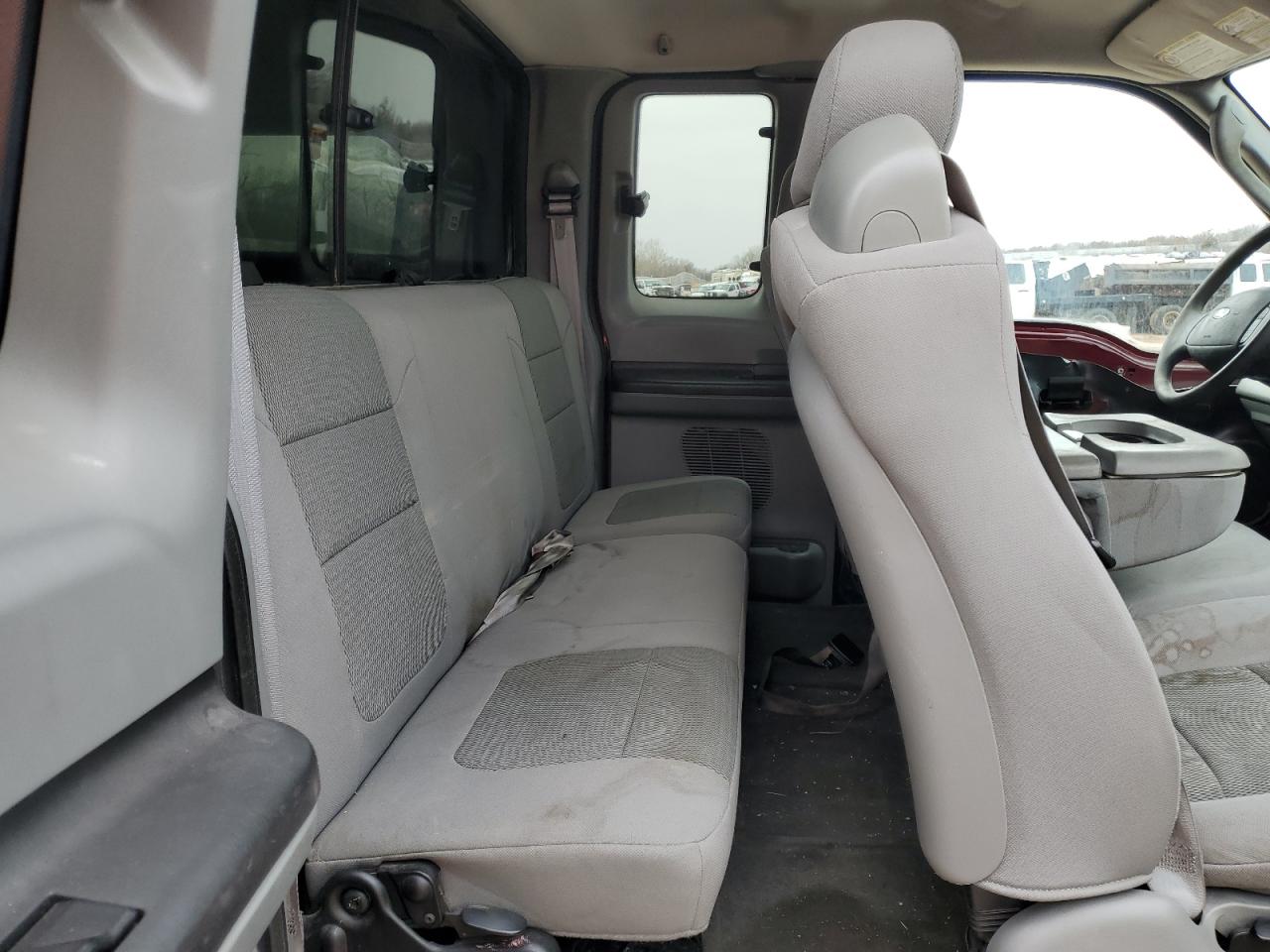 2005 Ford F250 - Image 10