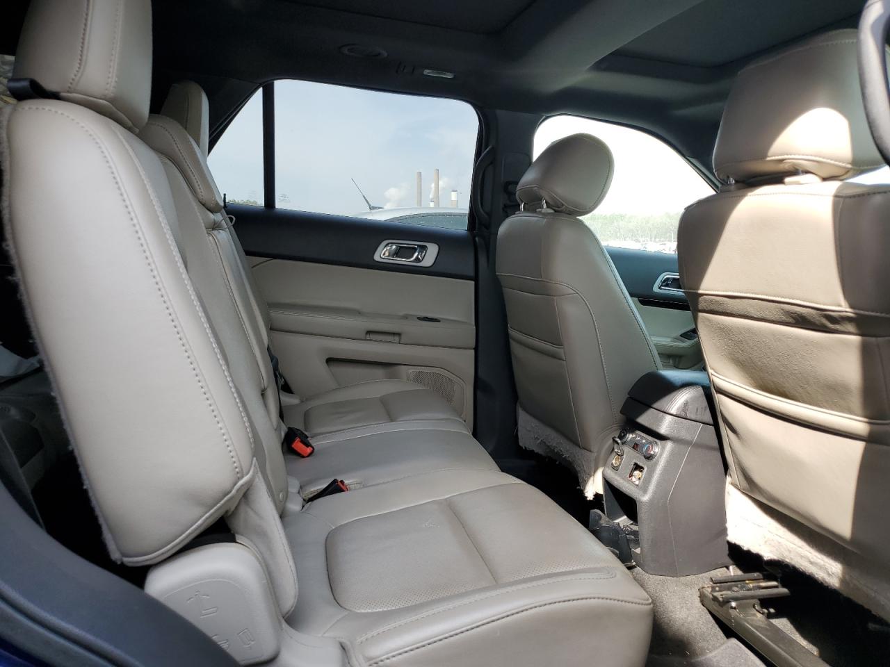 2011 Ford Explorer - Image 11