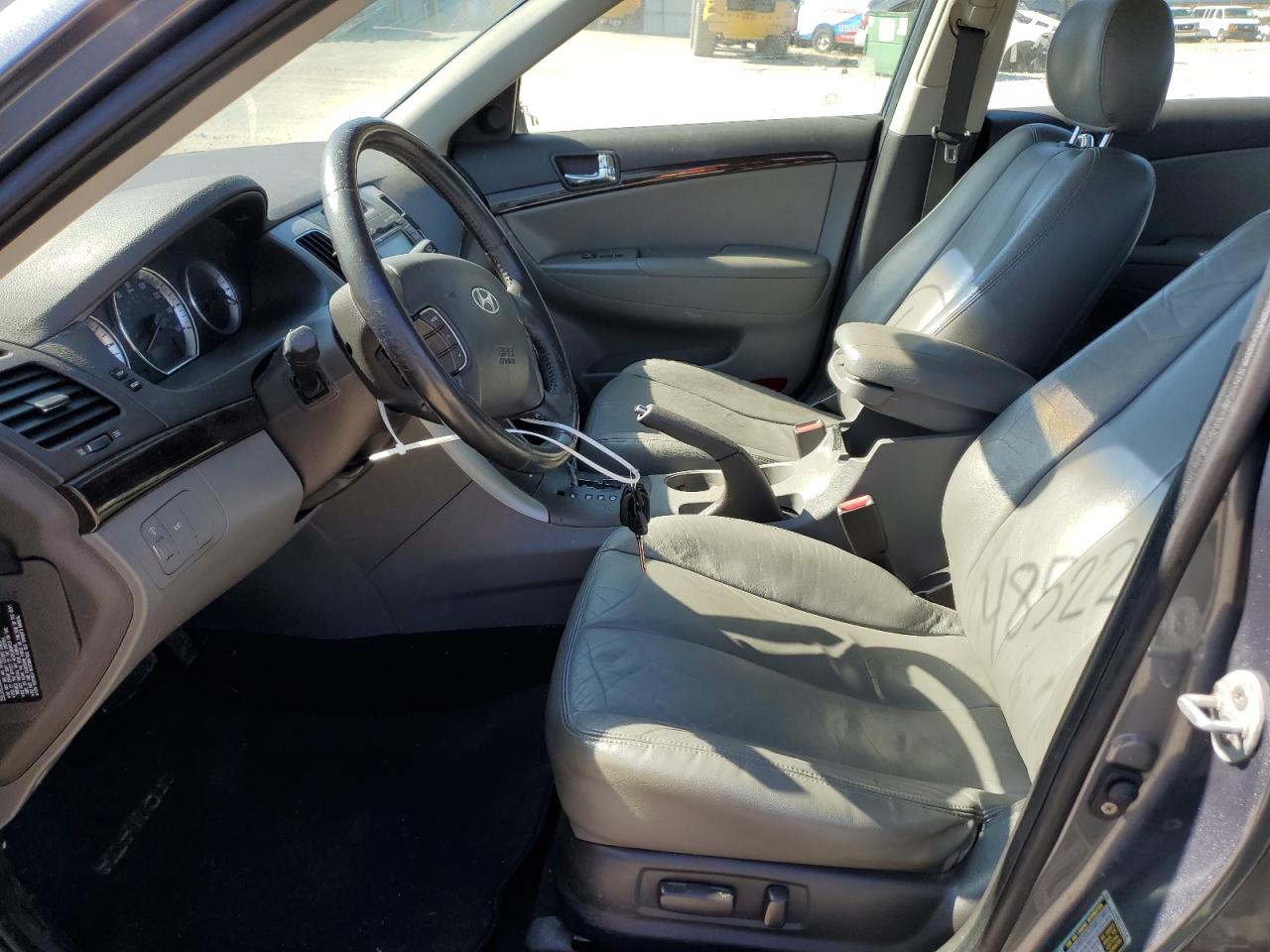 2009 Hyundai Sonata - Image 7