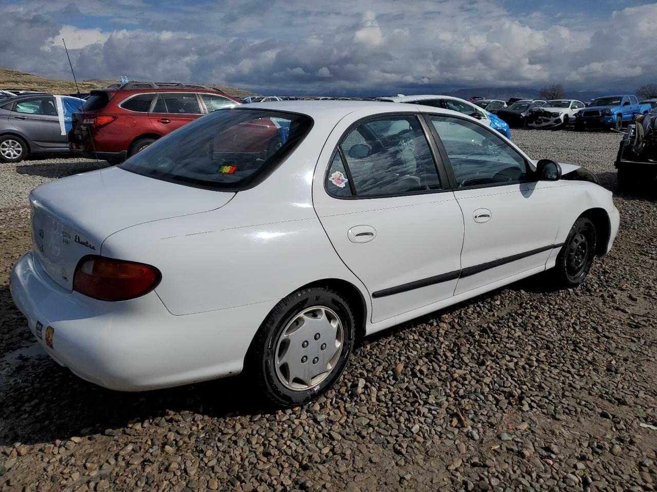 1998 Hyundai Elantra - Image 3