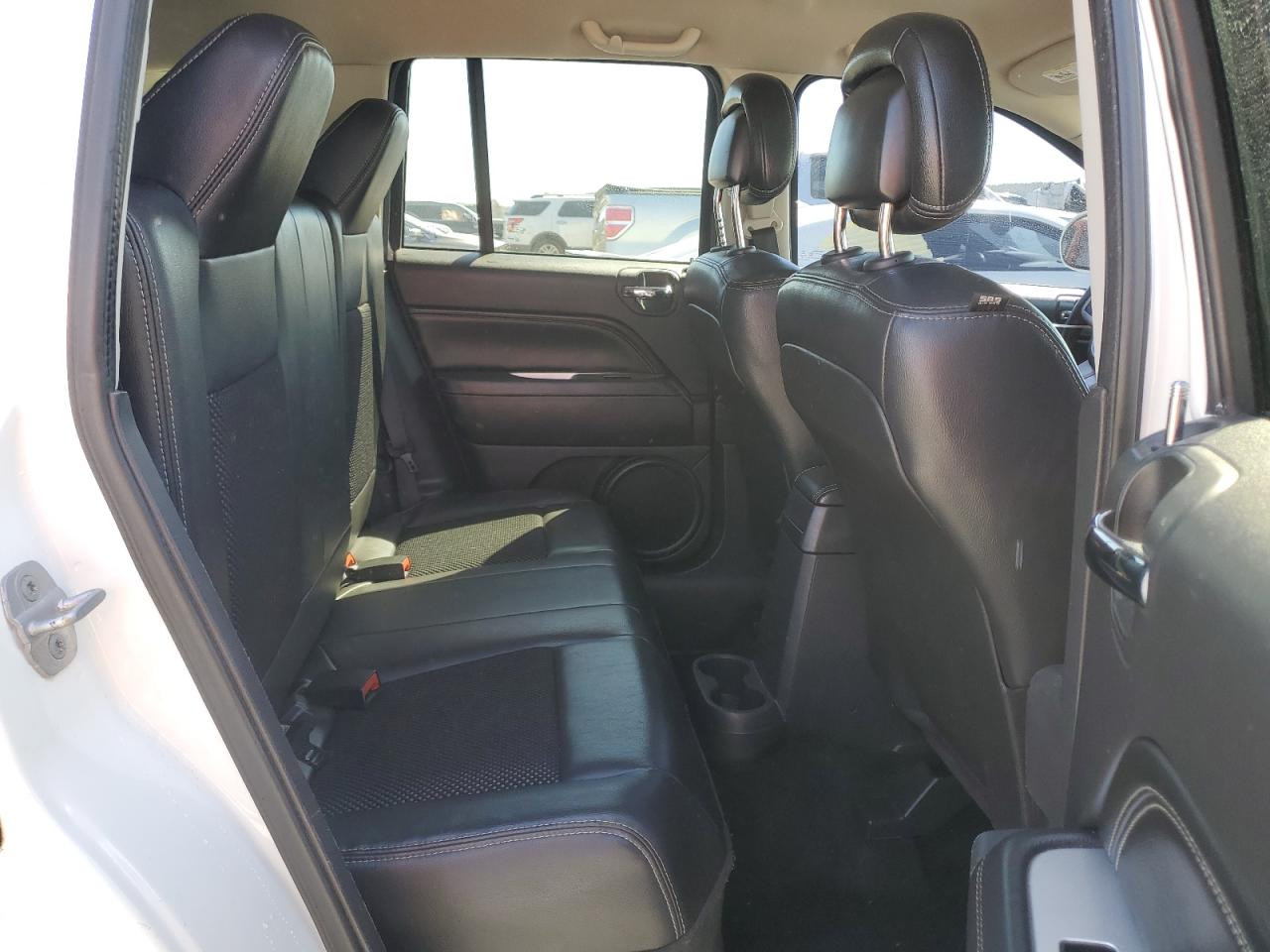 2014 Jeep Compass - Image 11