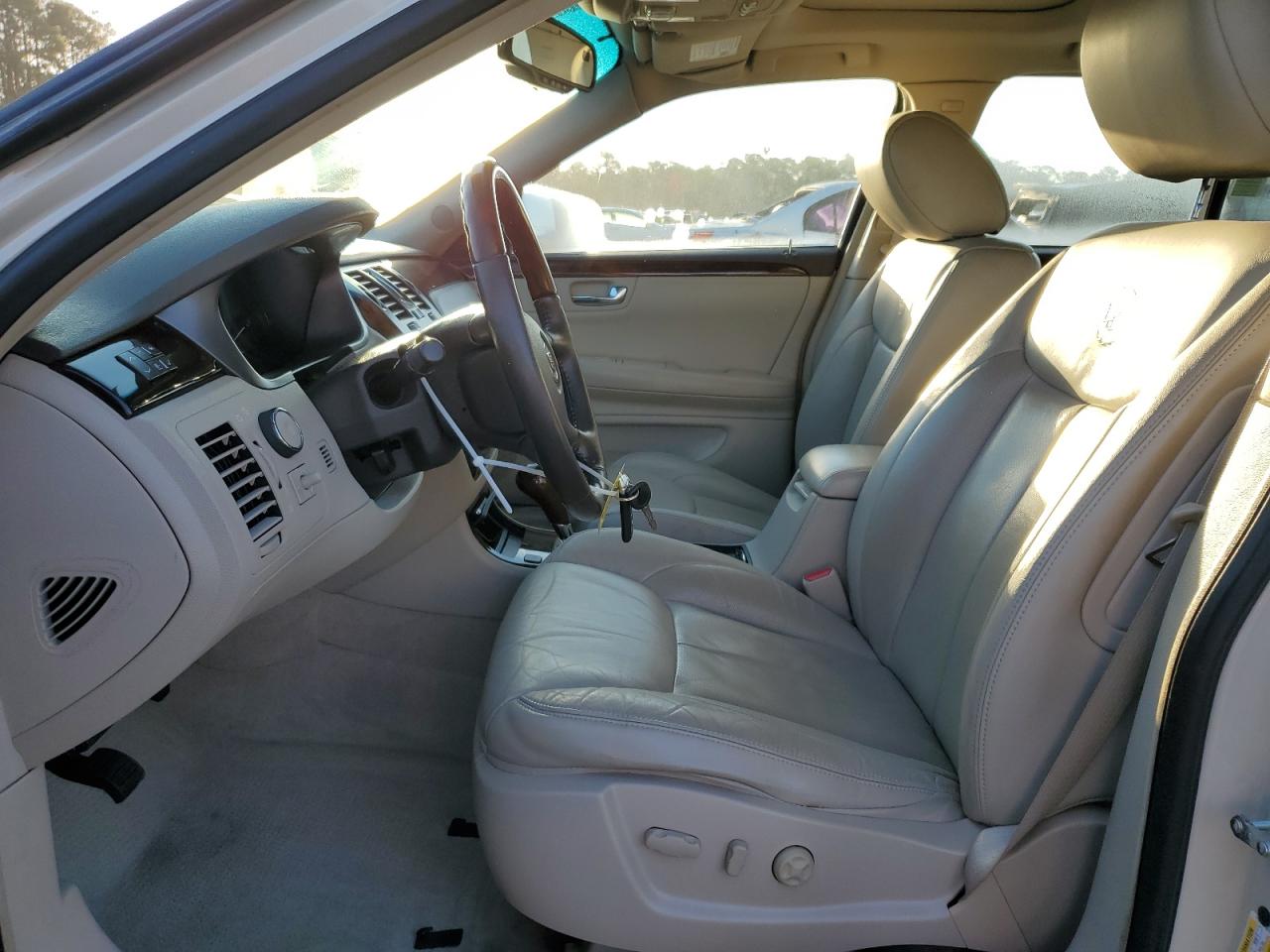 2010 Cadillac DTS - Image 7