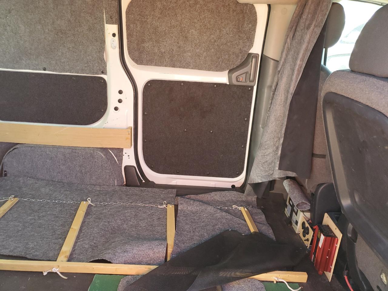 2015 Nissan NV - Image 11