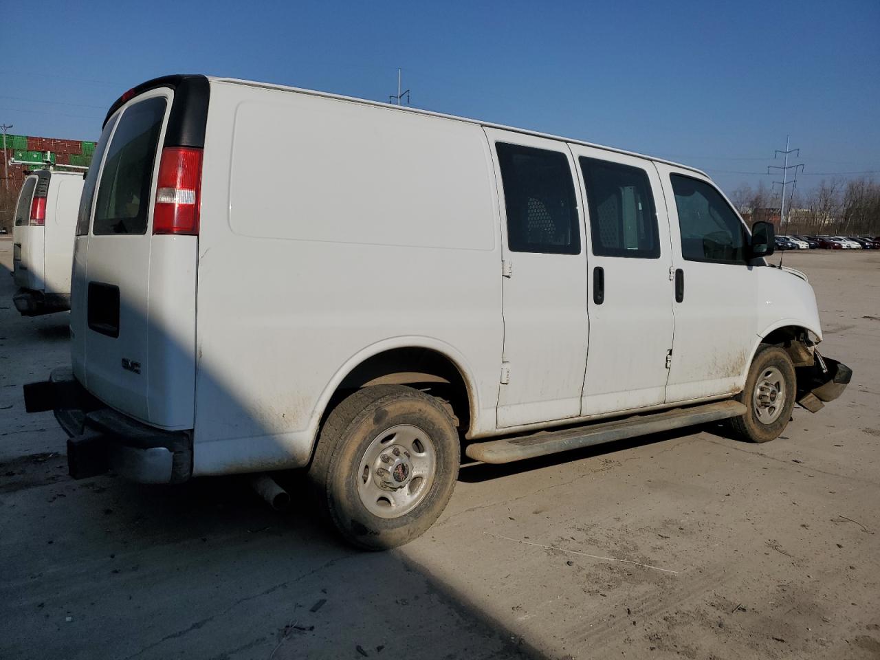 2017 GMC Savana - Image 3