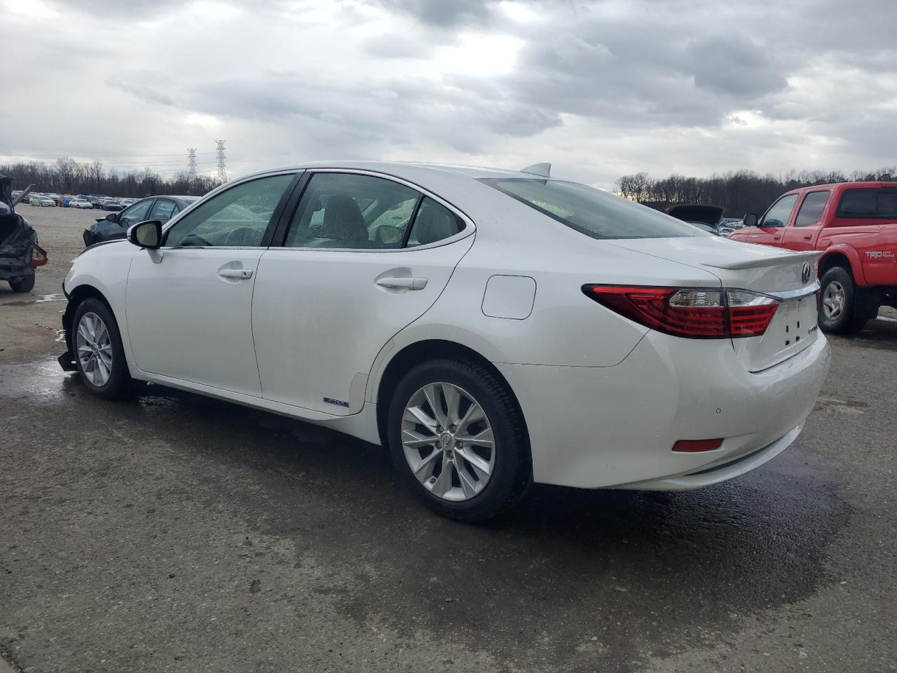 2015 Lexus ES - Image 2