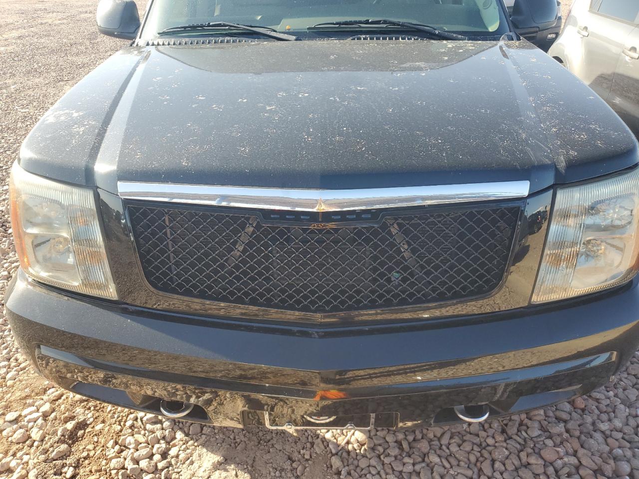 2005 Cadillac Escalade - Image 12