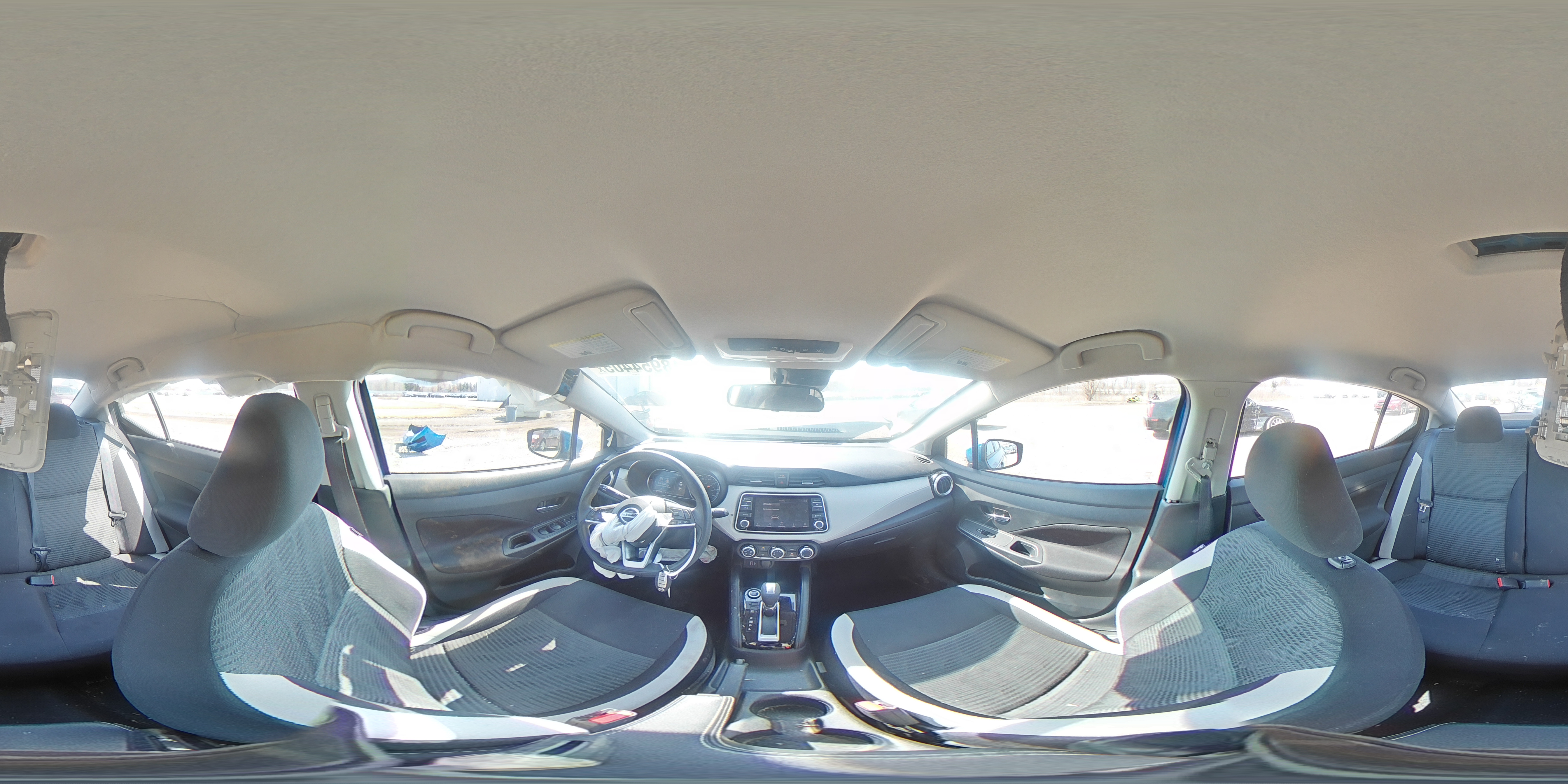 2021 Nissan Versa - Image 12