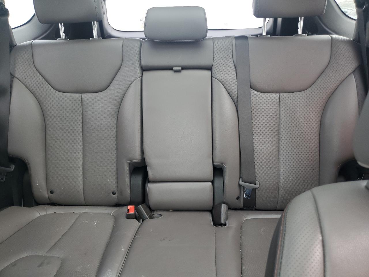 2019 Hyundai Santa Fe - Image 10