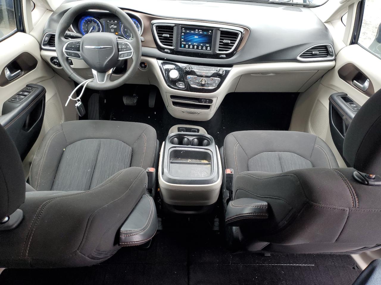 2018 Chrysler Pacifica - Image 8