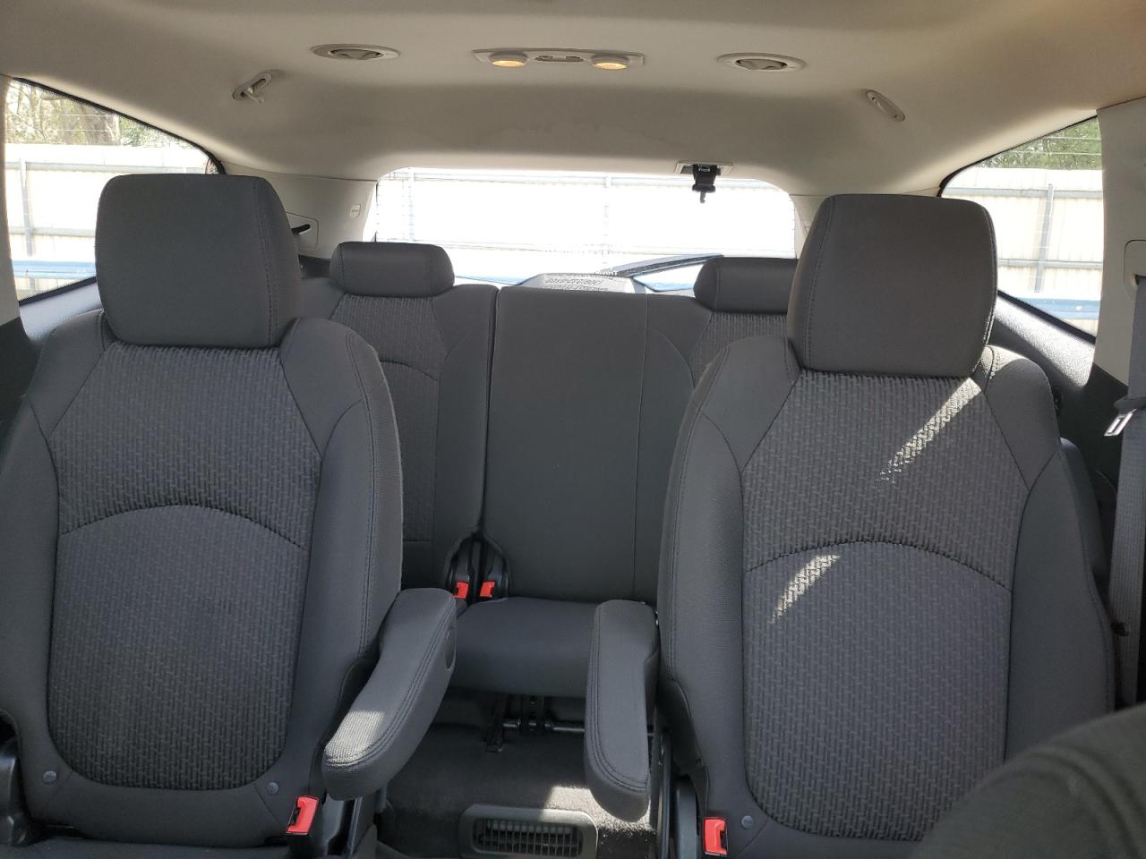 2011 Chevrolet Traverse - Image 10