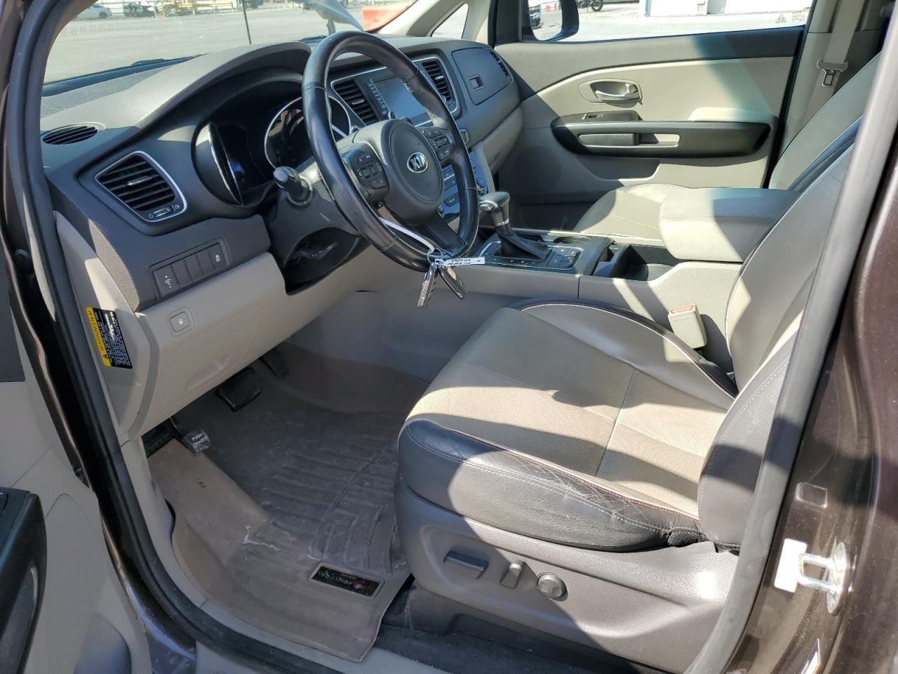 2017 Kia Sedona - Image 7