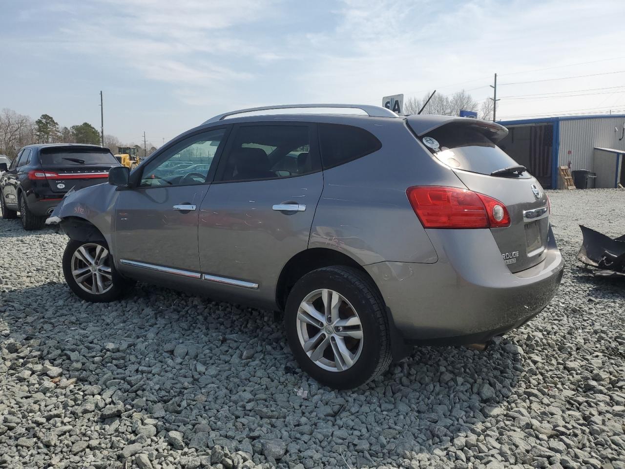 2015 Nissan Rogue - Image 2