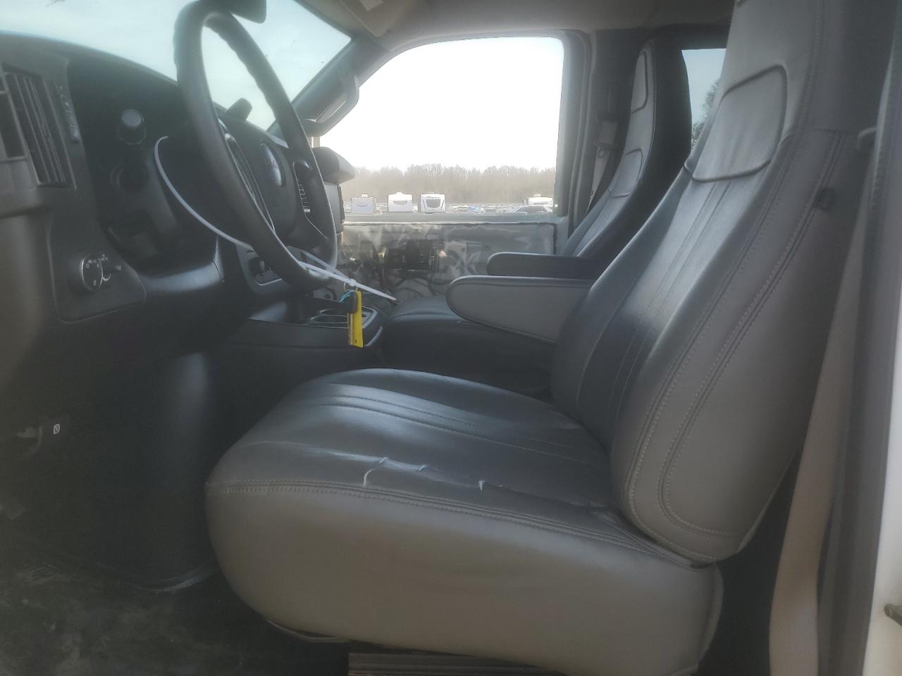 2016 GMC Savana - Image 7