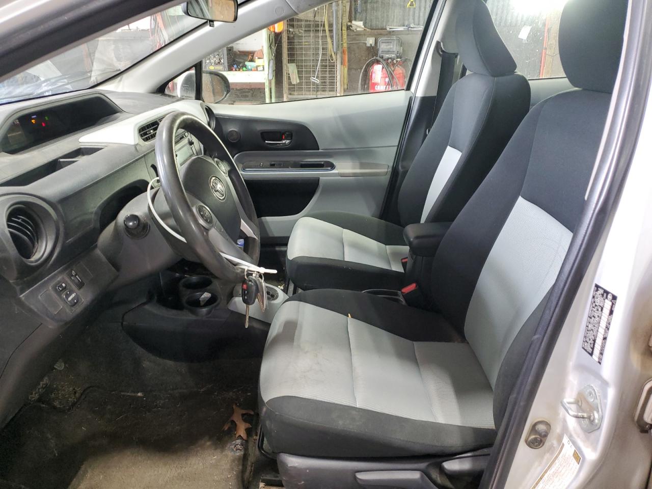 2012 Toyota Prius - Image 7