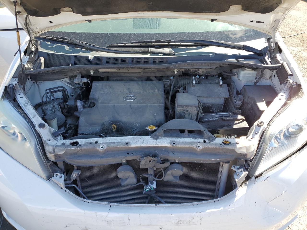 2012 Toyota Sienna - Image 13