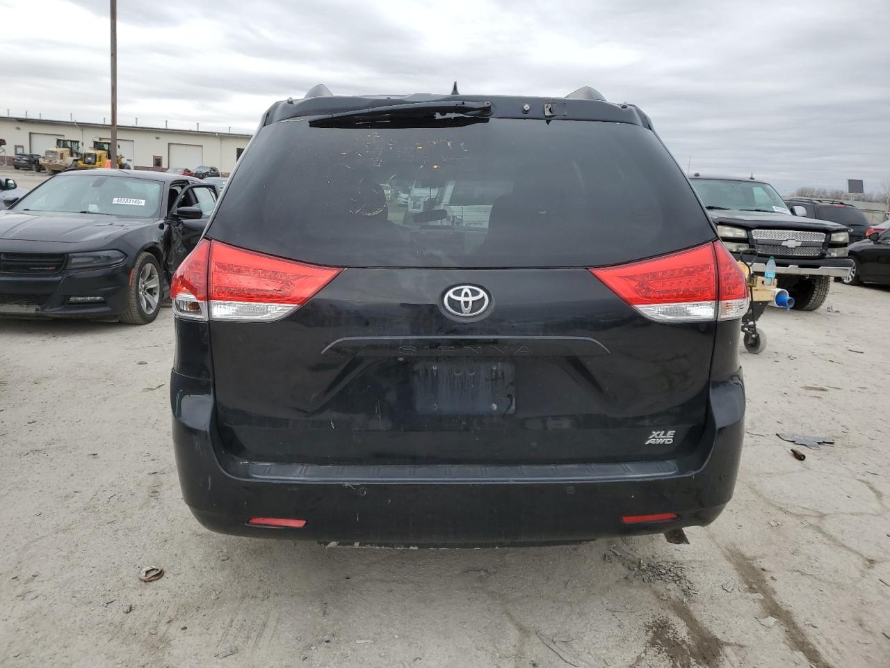 2014 Toyota Sienna - Image 6