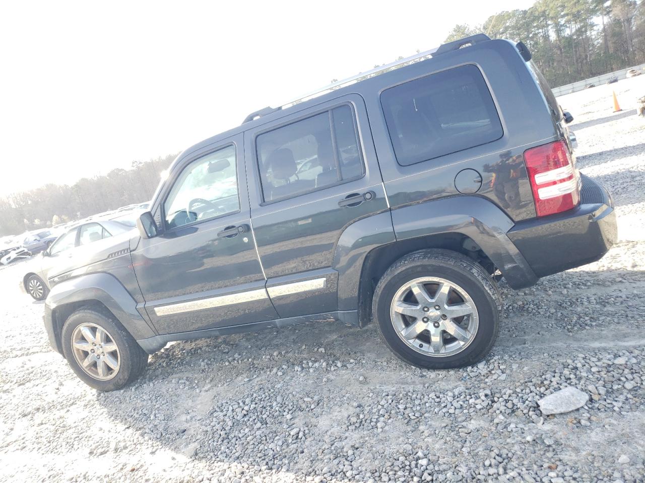 2011 Jeep Liberty (North America) - Image 2