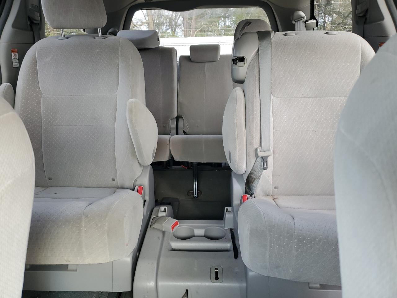 2015 Toyota Sienna - Image 10