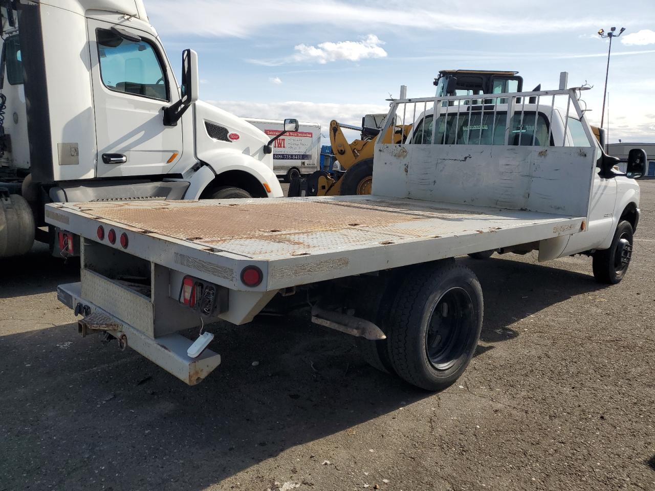 2002 Ford F550 - Image 3