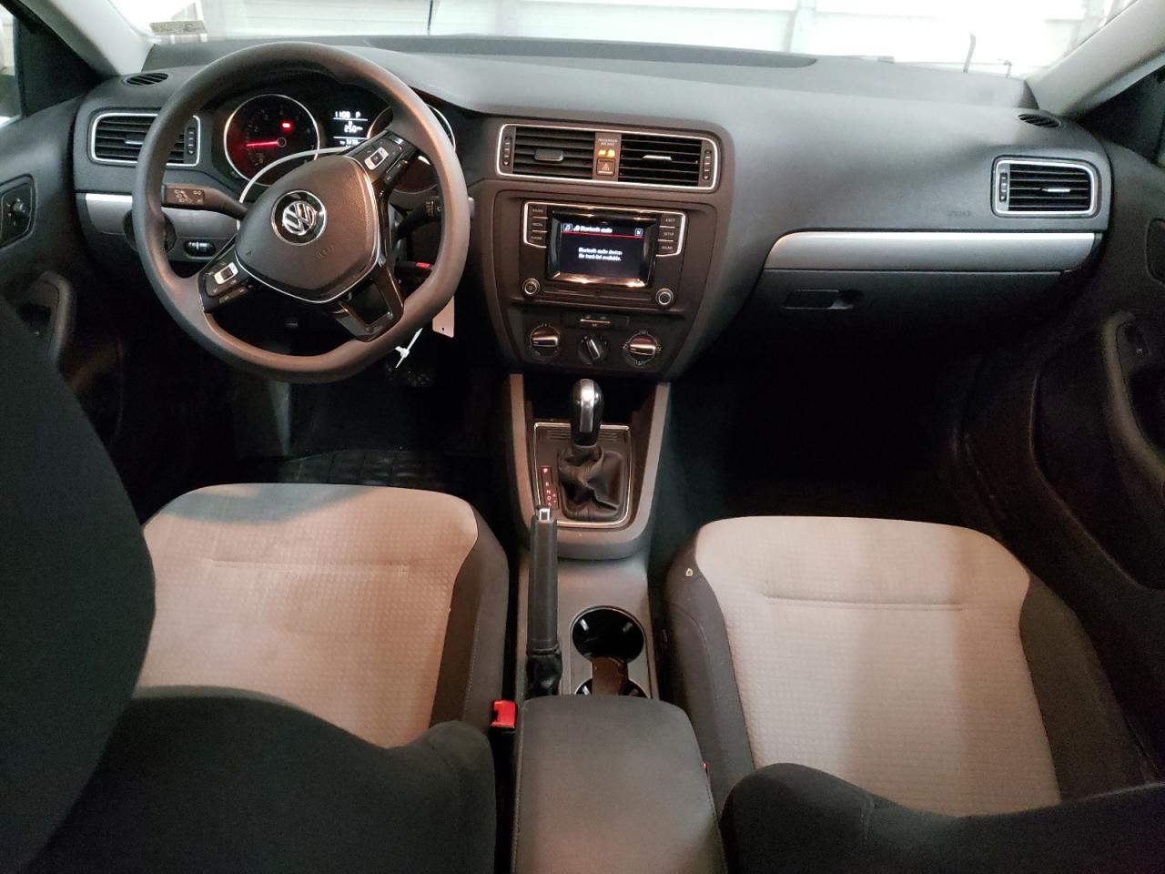 2017 Volkswagen Jetta - Image 8