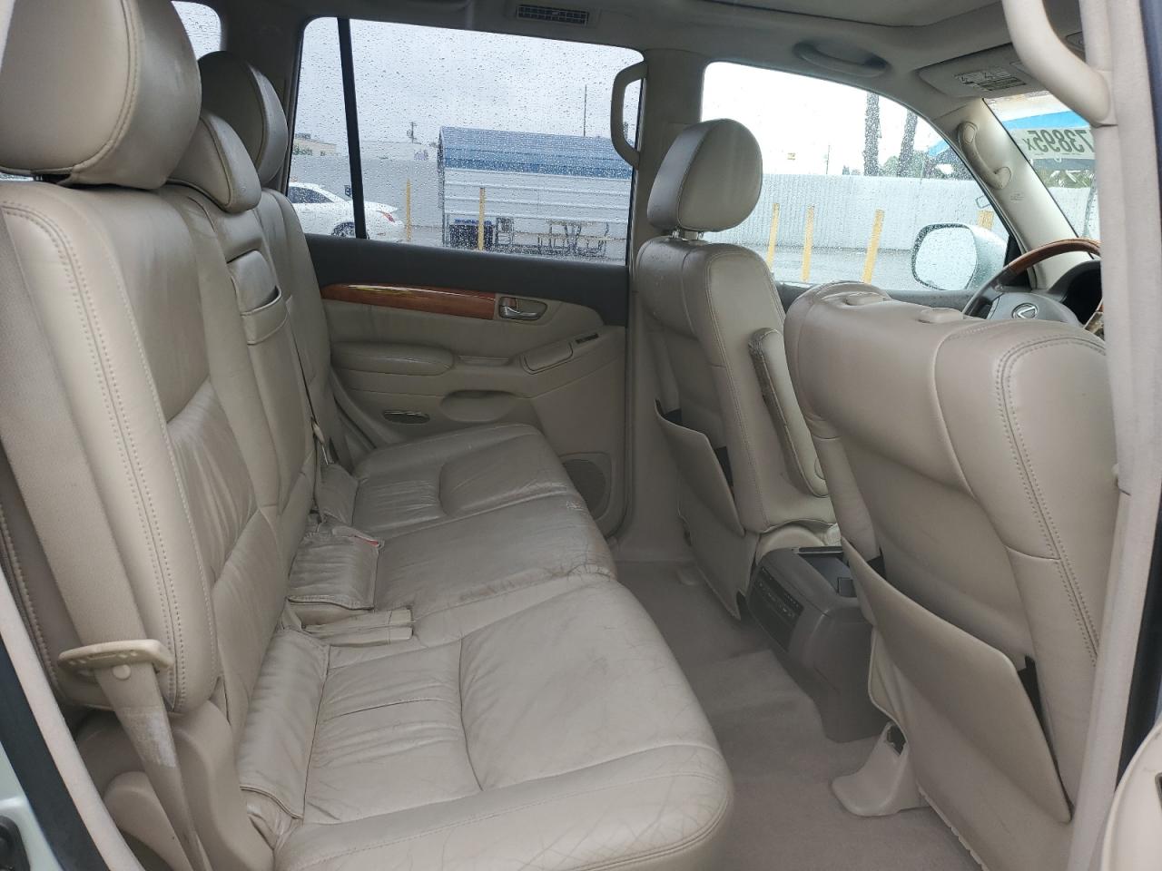 2004 Lexus GX - Image 11