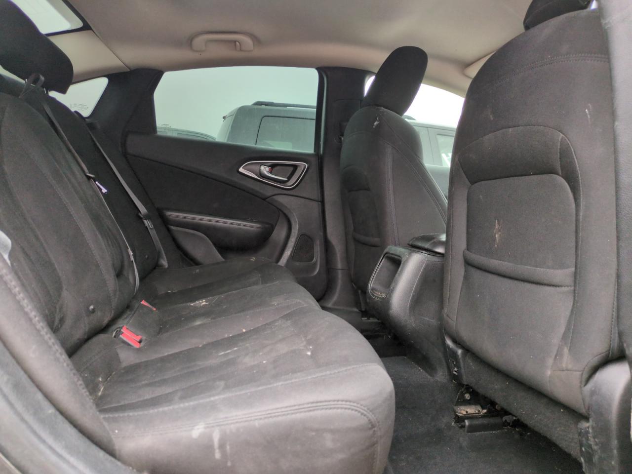 2015 Chrysler 200 - Image 10