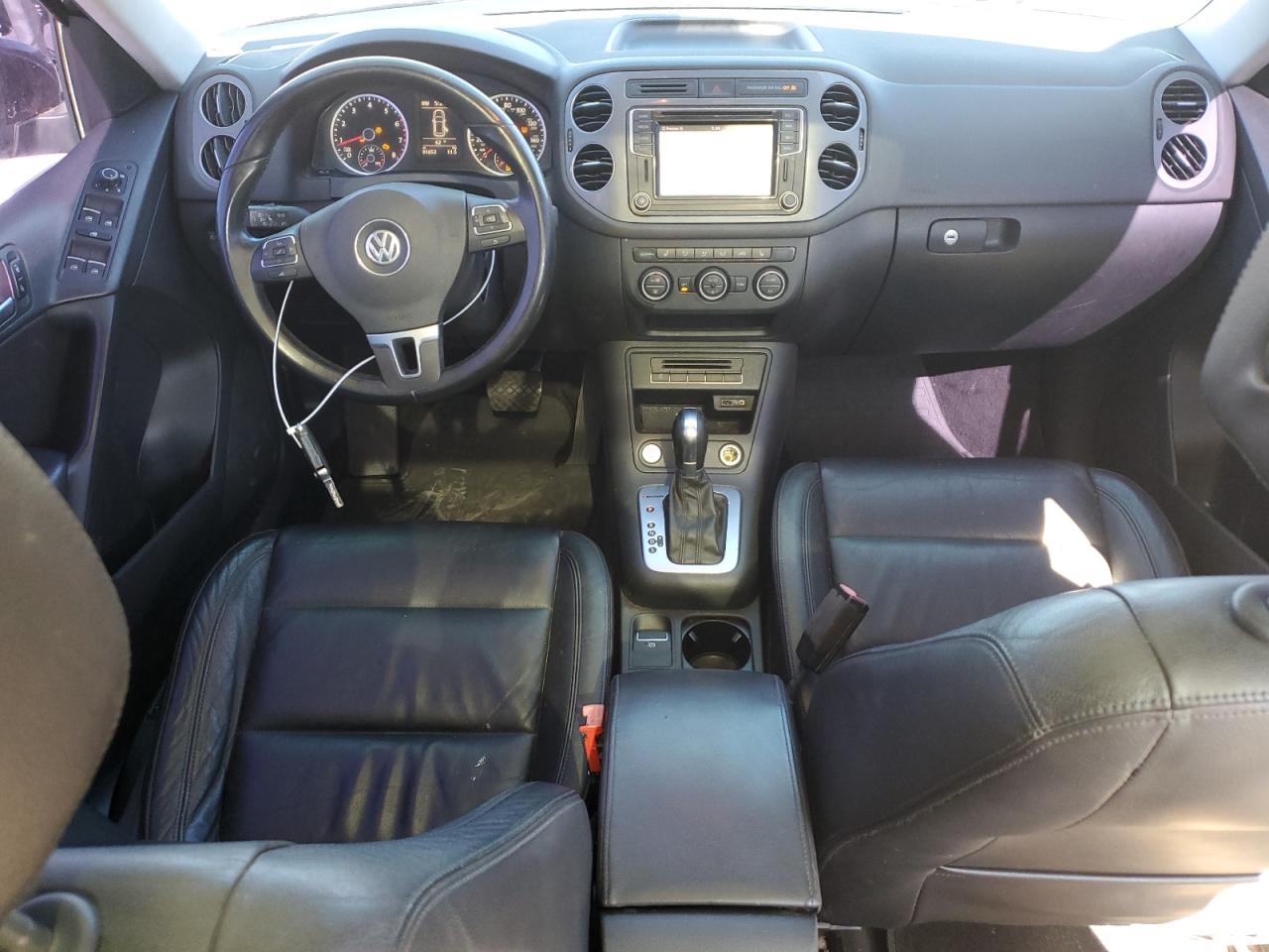 2017 Volkswagen Tiguan Sport VIN: WVGUV7AX8HK010858 Lot: 49477455