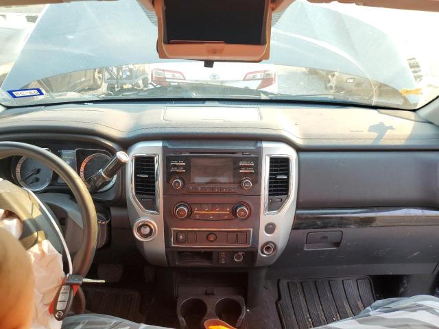  NISSAN TITAN 2017 Szary
