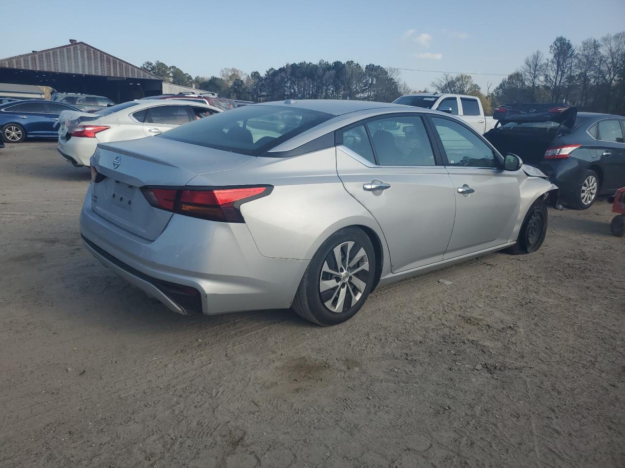 2020 Nissan Altima - Image 3