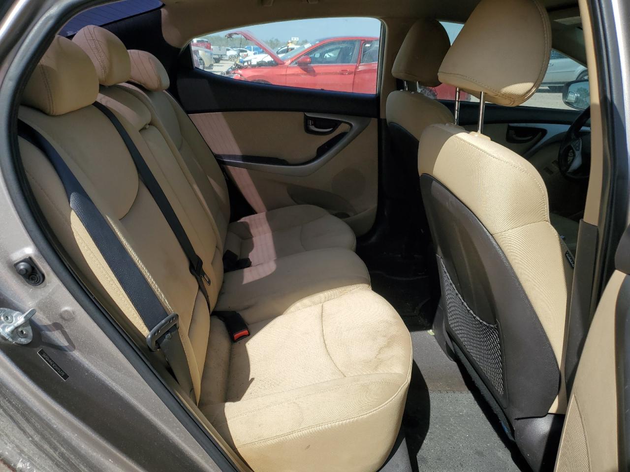 2012 Hyundai Elantra - Image 10