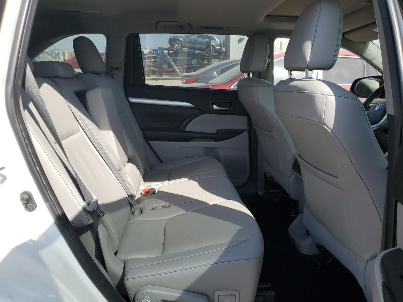 2019 Toyota Highlander - Image 11