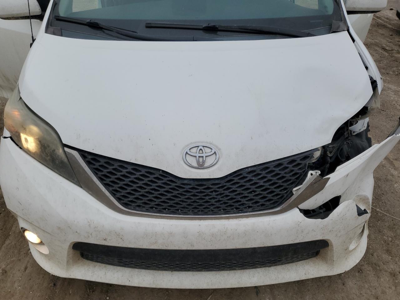 2012 Toyota Sienna - Image 12