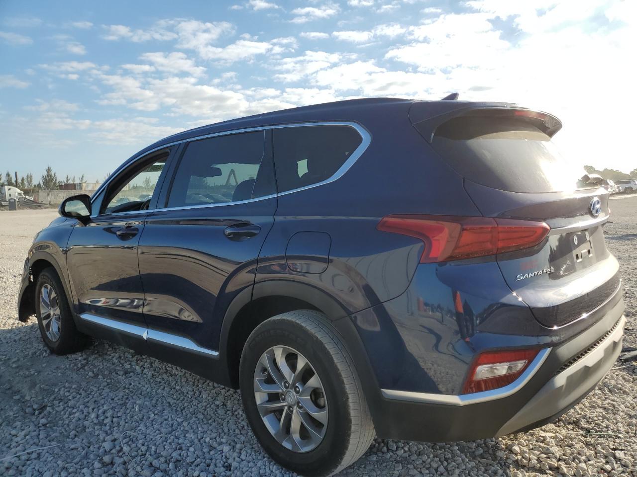 2019 Hyundai Santa Fe - Image 2