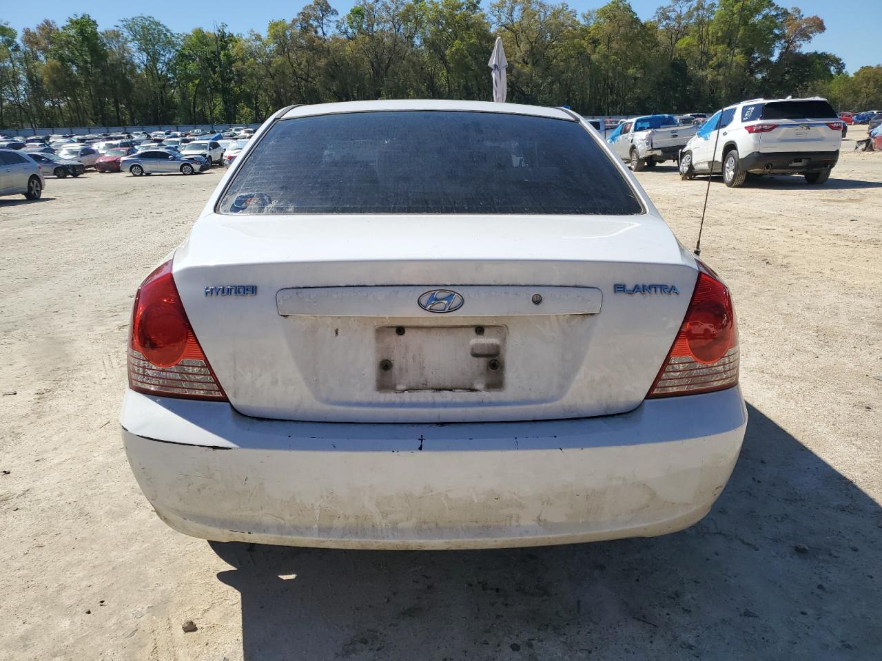 2004 Hyundai Elantra - Image 6