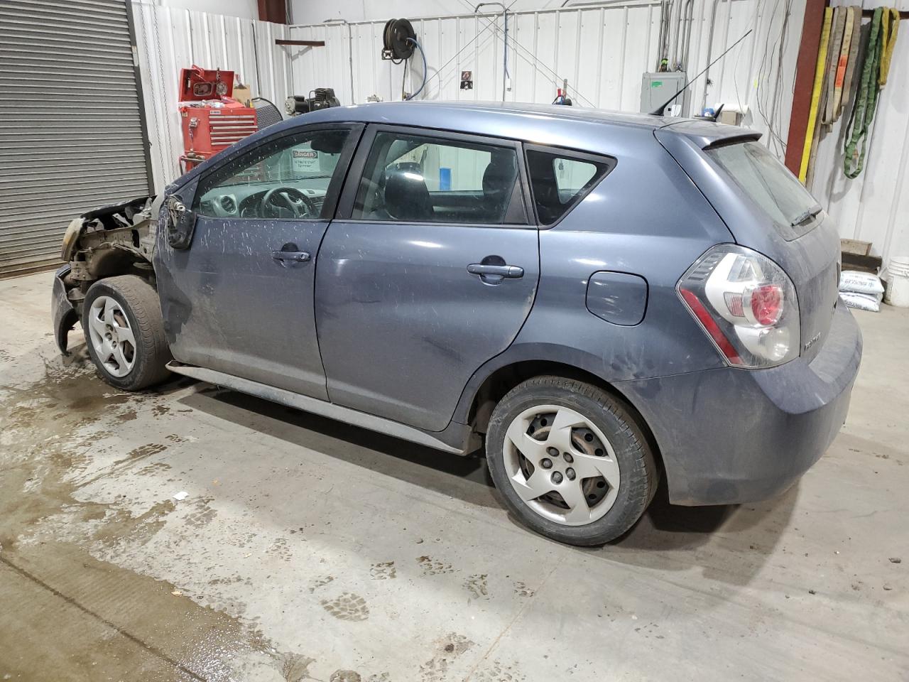 2010 Pontiac Vibe - Image 2
