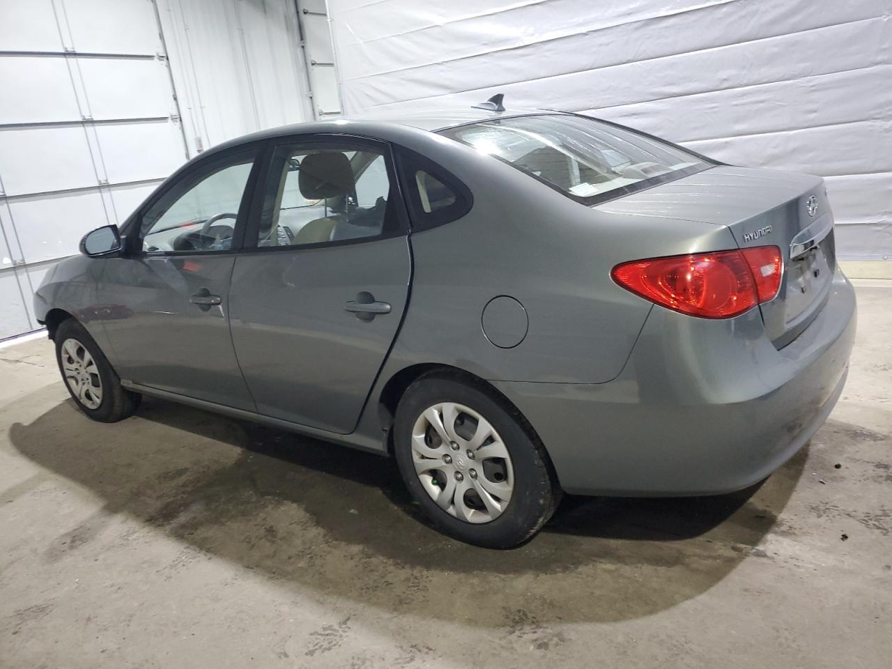 2010 Hyundai Elantra - Image 2