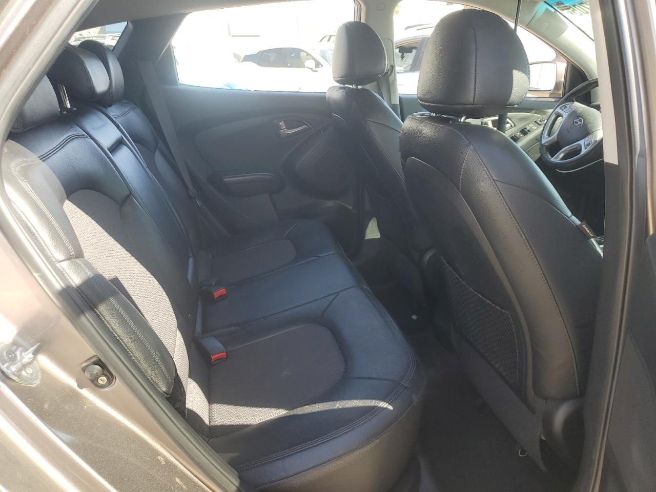 2012 Hyundai Tucson - Image 11