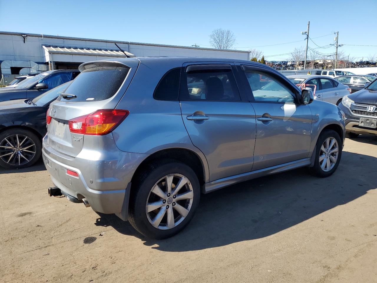2012 Mitsubishi Outlander - Image 3