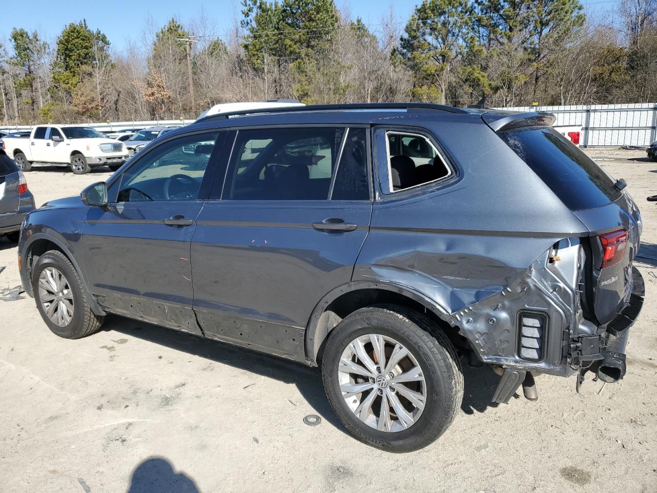 2020 Volkswagen Tiguan - Image 2