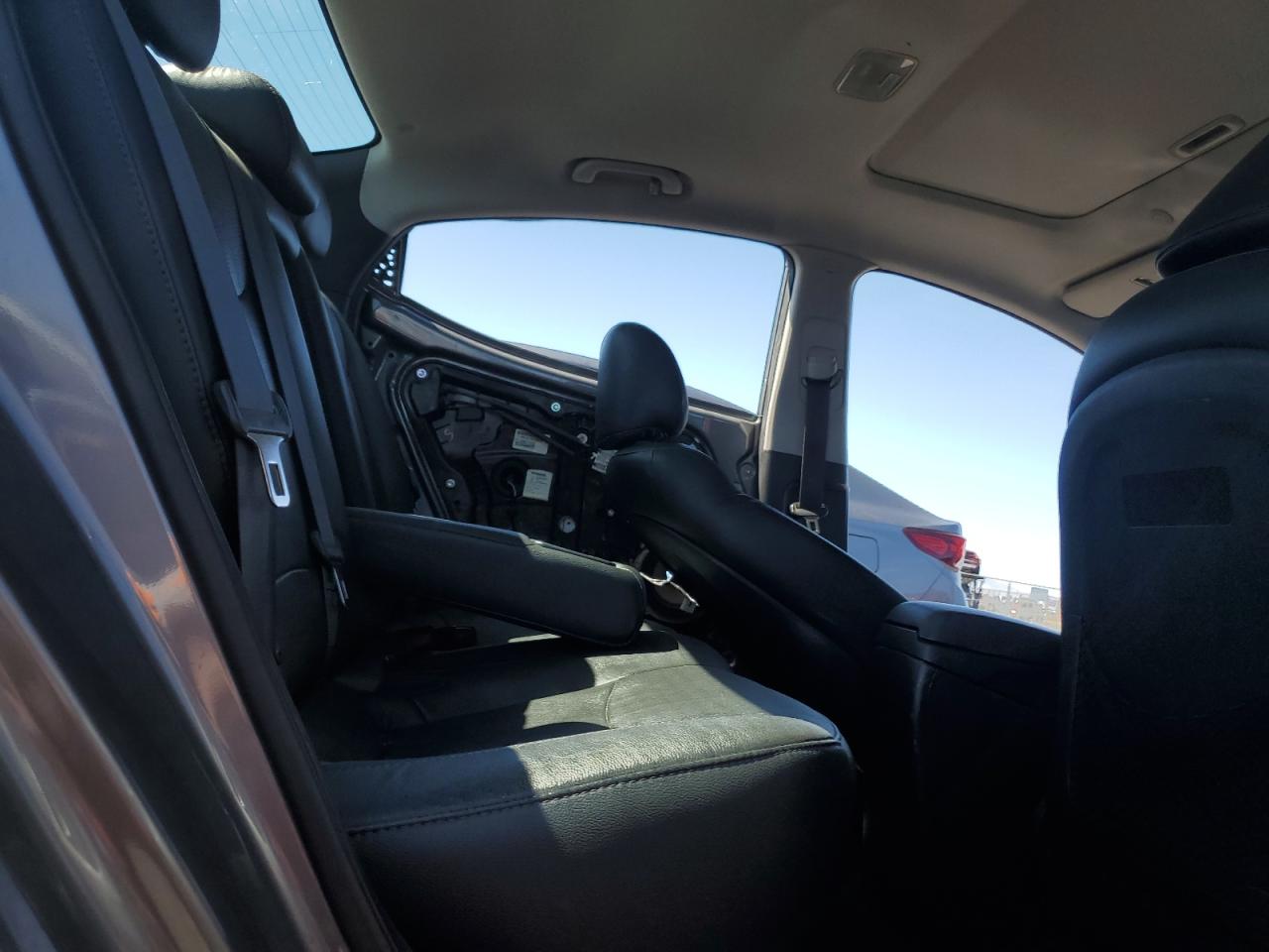 2013 Hyundai Elantra - Image 10