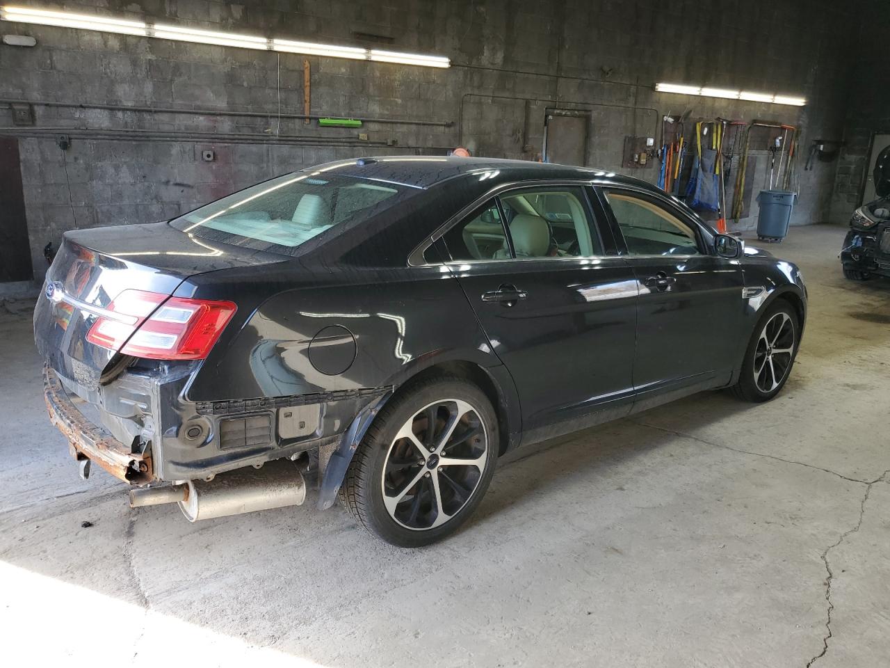 2014 Ford Taurus - Image 3