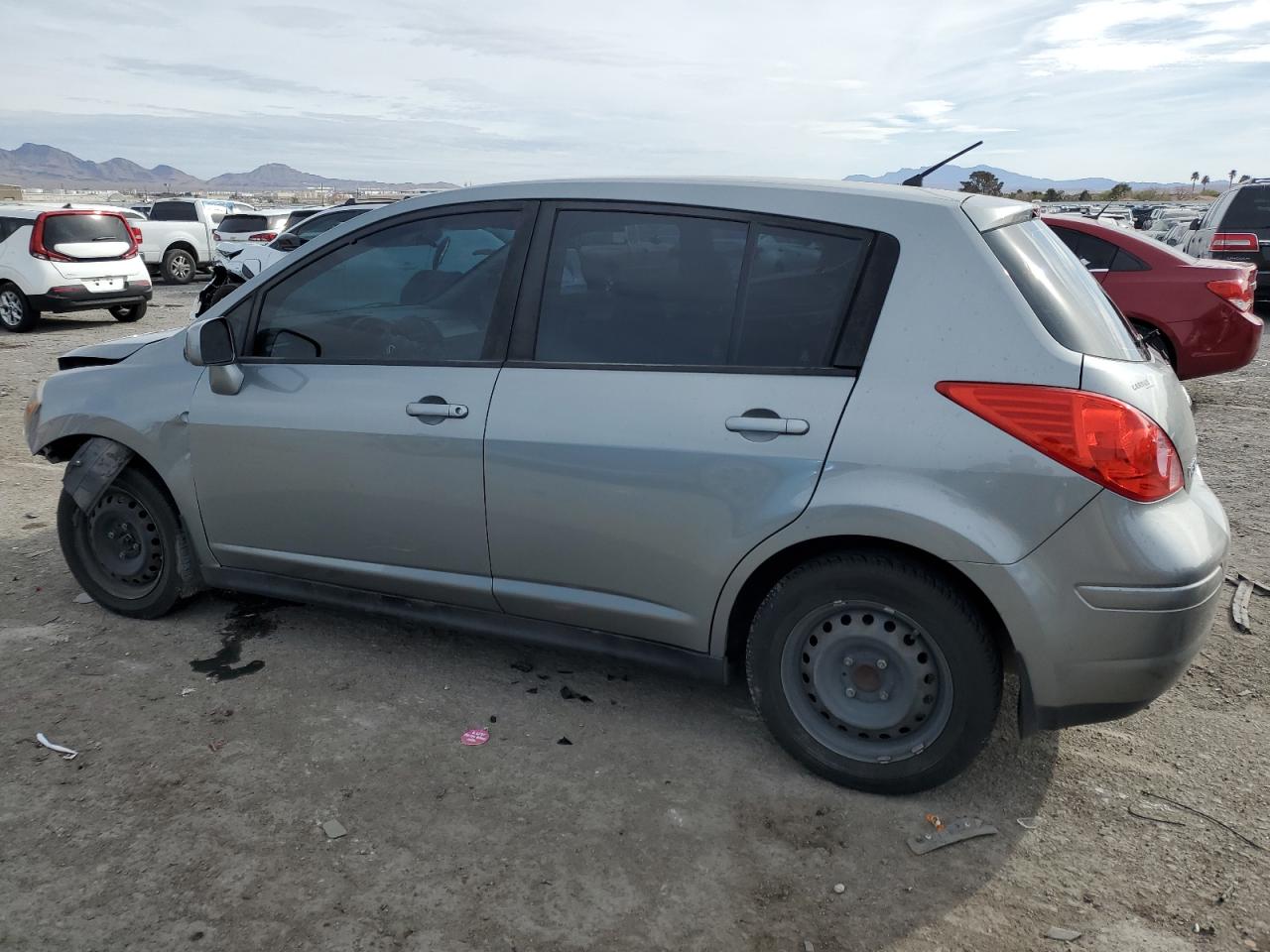 2011 Nissan Versa - Image 2