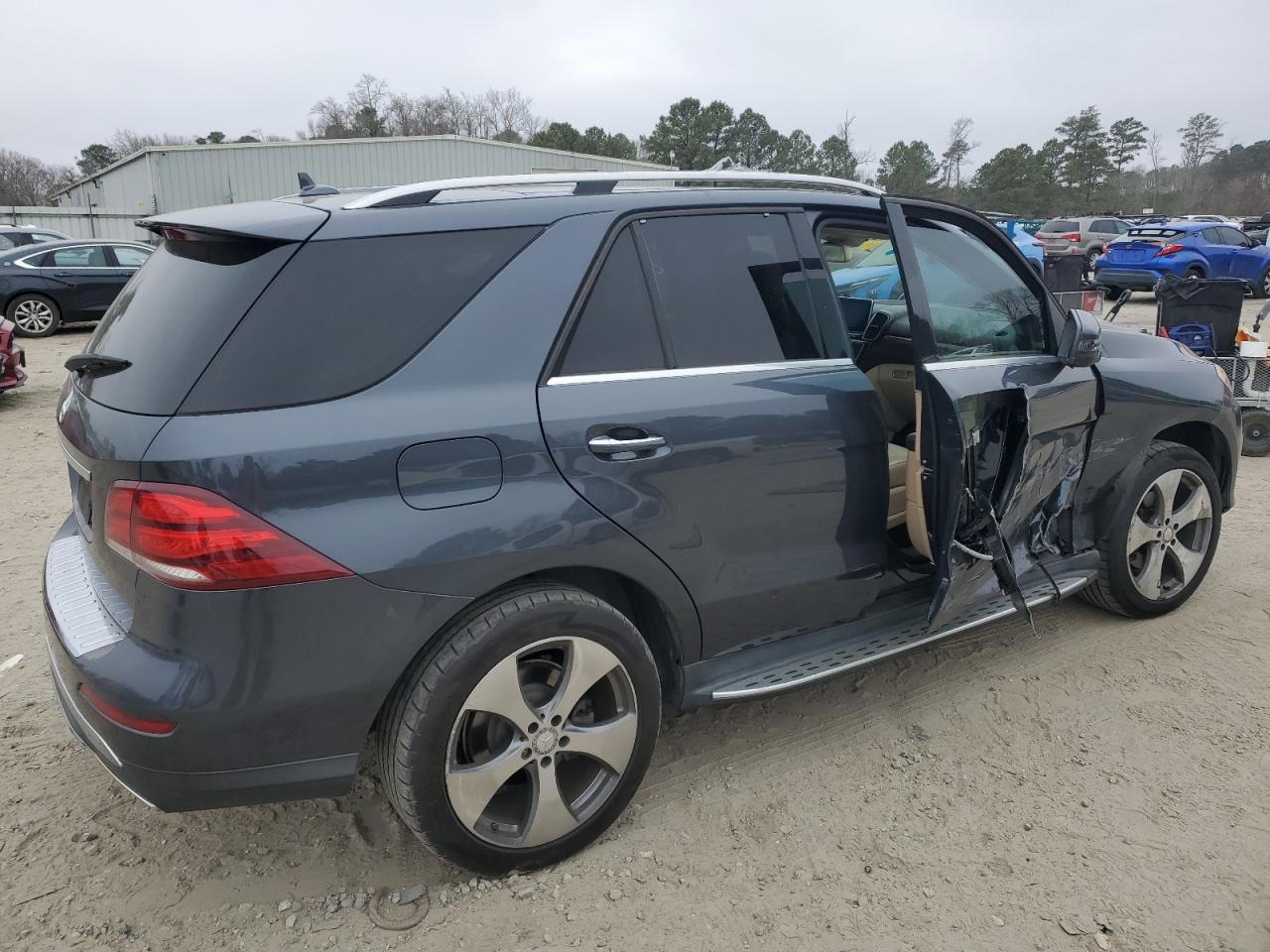 2016 Mercedes-Benz GLE - Image 3