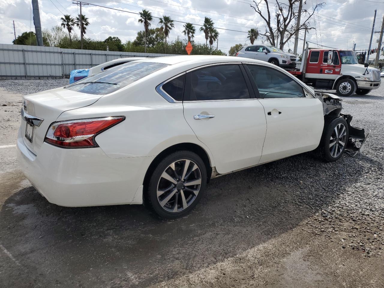 2015 Nissan Altima - Image 3