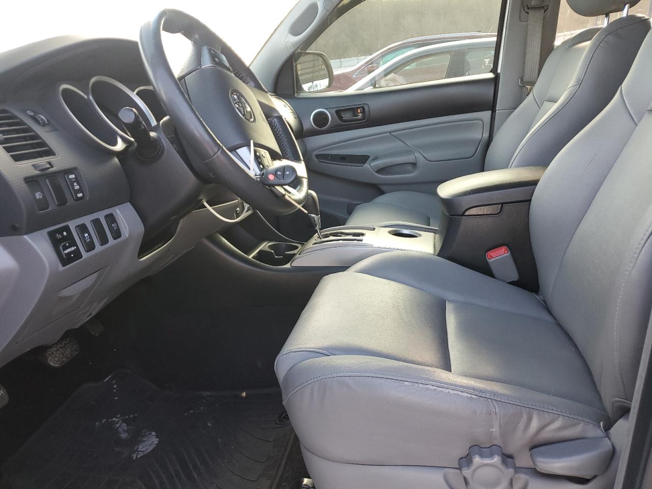 2013 Toyota Tacoma - Image 7