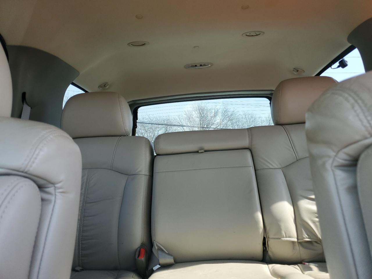 2001 Chevrolet Tahoe - Image 10
