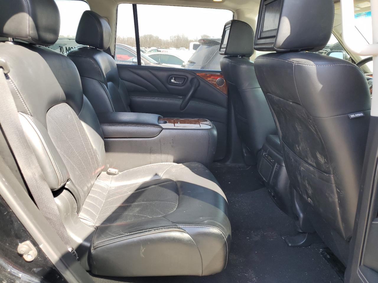 2017 Infiniti QX80 - Image 11