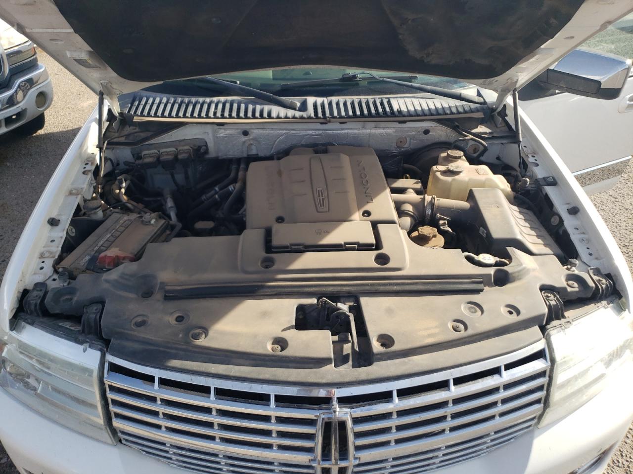 2012 Lincoln Navigator - Image 12