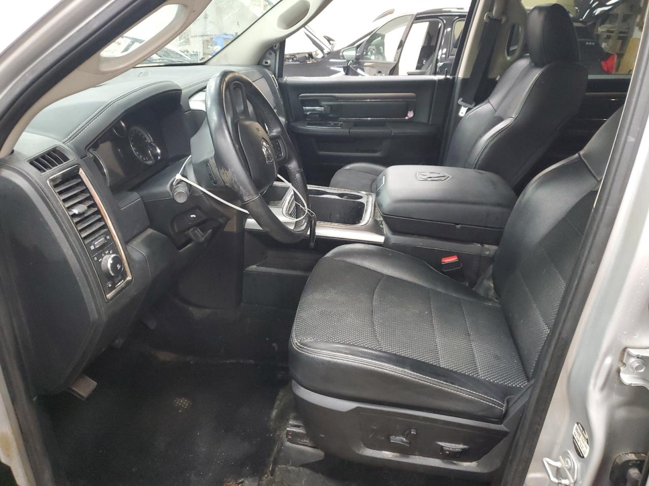 2016 RAM 1500 - Image 7